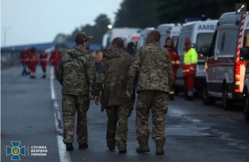 Nouvel échange de prisonniers entre la Russie et l'Ukraine - ảnh 1