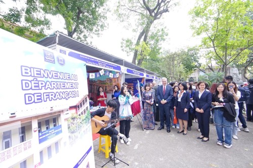 “Ma voie francophone”, premier salon d’orientation des études supérieures francophones au Vietnam - ảnh 5