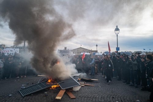 Réforme des retraites: La France risque de plonger dans l’instabilité politique et sociale - ảnh 1