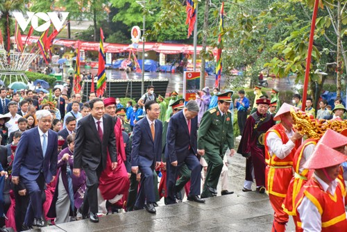 Vo Van Thuong rend hommage aux rois Hung - ảnh 1