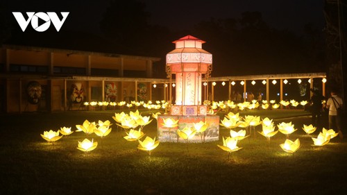 La Fête de la mi-automne célébrée en grande pompe au Vietnam - ảnh 1