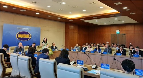 Colloque «50 ans de relations Vietnam-Pays-Bas: Réalisations et perspectives» - ảnh 1