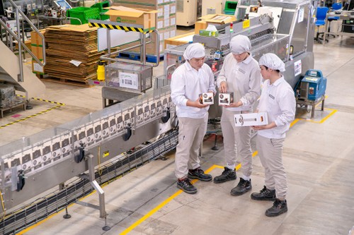 Nestlé accorde 100 millions de dollars d’investissement au Vietnam - ảnh 1