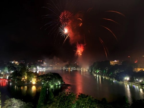 Têt du Dragon 2024: Hanoï prévoit 30 lieux de tirage de feux d'artifice - ảnh 1