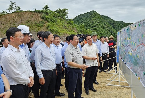 Pham Minh Chinh visite certaines infrastructures stratégiques de Ninh Binh - ảnh 2