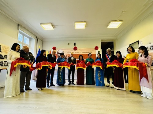 Vernissage de l'exposition “Le Président Hô Chi Minh et la France” à Montreuil - ảnh 1