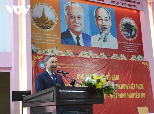 Tô Lâm visite l’école bilingue vietnamo-laotienne Nguyên Du - ảnh 2