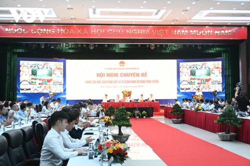 Pham Minh Chinh assiste à une conférence sur l’améliroration des services publics en ligne - ảnh 1