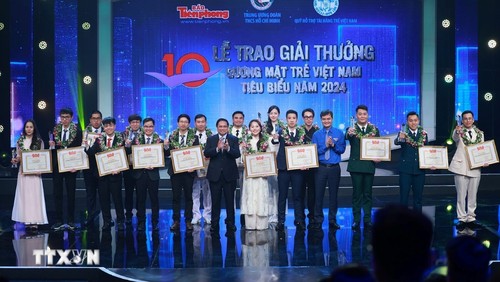 Le Premier ministre exhorte la jeunesse vietnamienne à viser haut pour l’avenir du pays  - ảnh 2