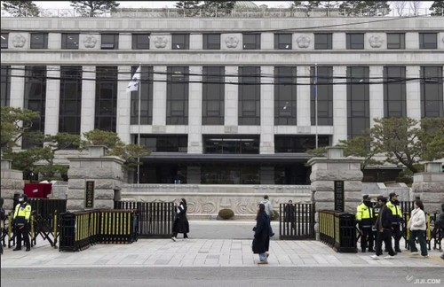 République de Corée: la Cour constitutionnelle destitue le président Yoon Suk Yeol - ảnh 1