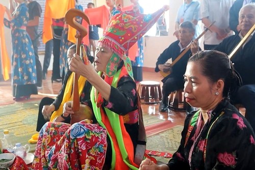 Then Kin Pang, une fête haute en couleurs au cœur des traditions des Thaï blancs de Lai Châu - ảnh 1