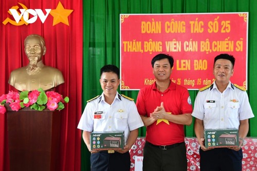 Fin d’une visite spéciale de journalistes à Truong Sa - ảnh 2
