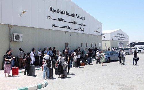 De nombreux pays prévoient d'évacuer leurs ressortissants d'Israël et d'Iran - ảnh 1