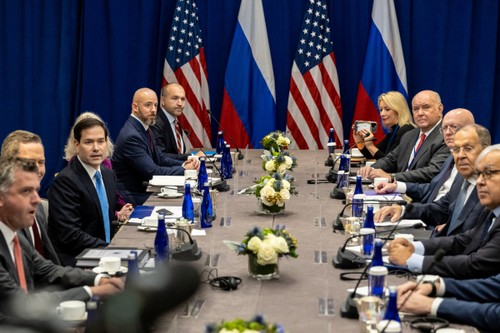 La Russie et les États-Unis s’accordent sur la recherche d’une solution pacifique en Ukraine - ảnh 1