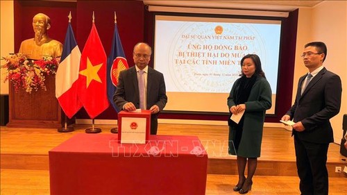 L'ambassade du Vietnam en France lance une collecte de dons pour les sinistrés des inondations - ảnh 1