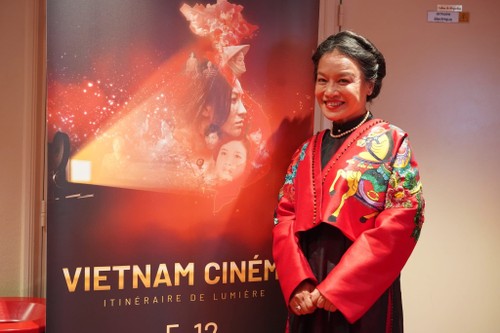 L’actrice Tú Oanh illumine la Semaine du cinéma vietnamien à Paris - ảnh 1