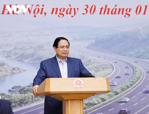 Pham Minh Chinh à la 23ᵉ réunion de la Direction nationale chargée des grands projets d’infrastructures de transport - ảnh 2