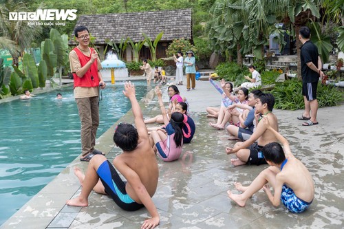 'Bỏ phố về rừng', trẻ được học cách sinh tồn, trồng cây bảo vệ rừng thế nào? - ảnh 13