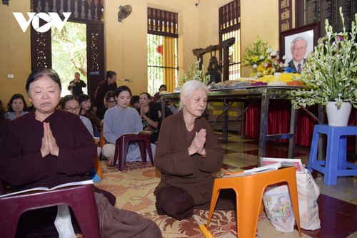 Người Hà Nội và phật tử đến chùa Quán Sứ tưởng niệm Tổng Bí thư Nguyễn Phú Trọng - ảnh 5