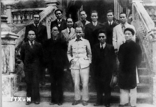 Những hình ảnh ghi lại thời khắc lịch sử của mùa Thu tháng 8/1945 - ảnh 10