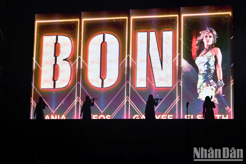 Bùng nổ đêm nhạc “Bond Live in Viet Nam“ - ảnh 1