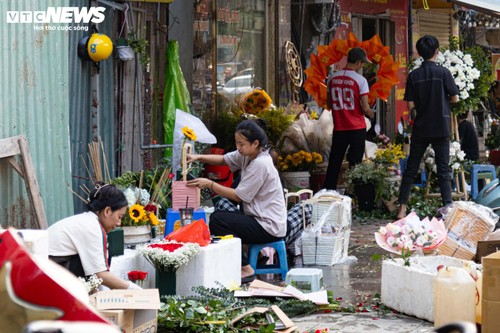 Giá hoa 20/10 tăng mạnh, người bán không kịp ngơi tay - ảnh 7