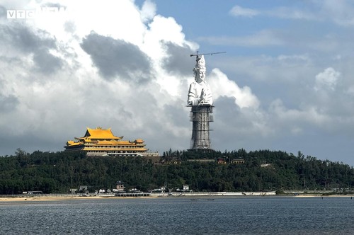 Du khách thập phương chiêm bái tượng Phật Quan Âm lớn nhất Đông Nam Á - ảnh 7