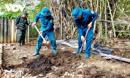 Bộ đội giúp dân xây dựng nhà ở tại Sóc Trăng - ảnh 2