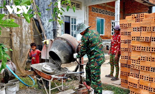 Bộ đội giúp dân xây dựng nhà ở tại Sóc Trăng - ảnh 9