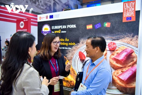 Khách Việt thích thú trải nghiệm ẩm thực đa quốc gia - ảnh 10