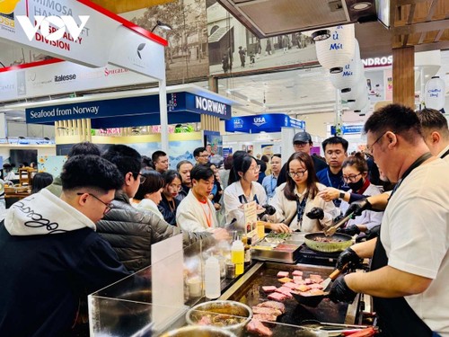 Khách Việt thích thú trải nghiệm ẩm thực đa quốc gia - ảnh 13