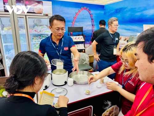 Khách Việt thích thú trải nghiệm ẩm thực đa quốc gia - ảnh 3