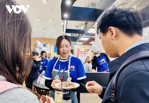 Khách Việt thích thú trải nghiệm ẩm thực đa quốc gia - ảnh 4