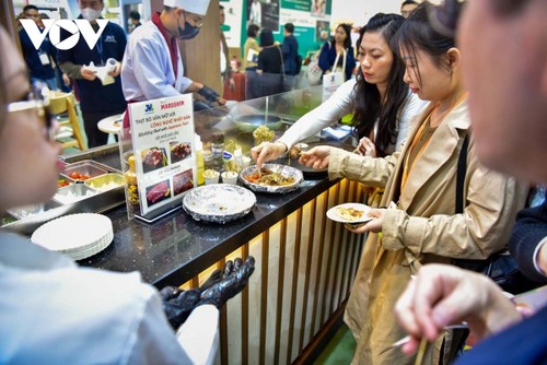 Khách Việt thích thú trải nghiệm ẩm thực đa quốc gia - ảnh 8