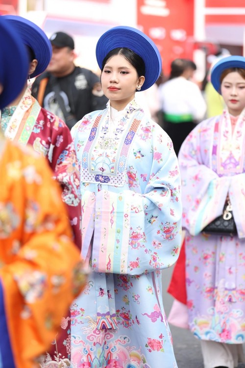 Hàng nghìn người mặc áo dài xác lập kỷ lục tại concert “Anh trai vượt ngàn chông gai“ - ảnh 10