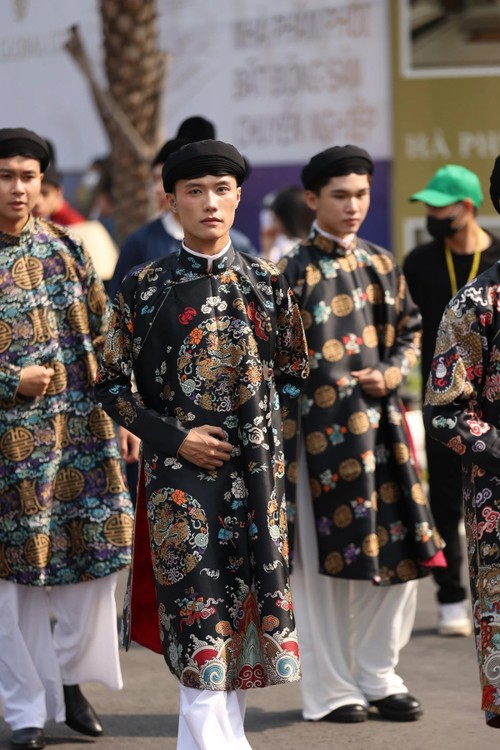 Hàng nghìn người mặc áo dài xác lập kỷ lục tại concert “Anh trai vượt ngàn chông gai“ - ảnh 13