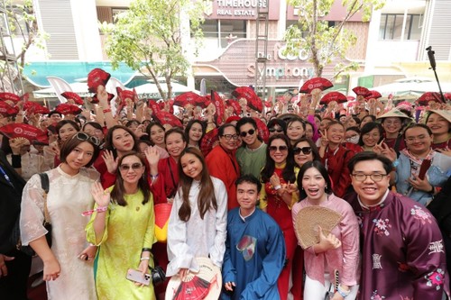 Hàng nghìn người mặc áo dài xác lập kỷ lục tại concert “Anh trai vượt ngàn chông gai“ - ảnh 18