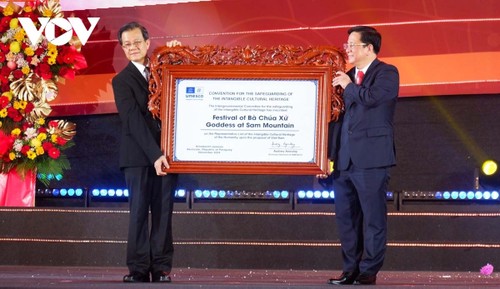 Lễ đón bằng UNESCO ghi danh “Lễ hội Vía Bà Chúa Xứ Núi Sam” là di sản văn hoá phi vật thể - ảnh 4