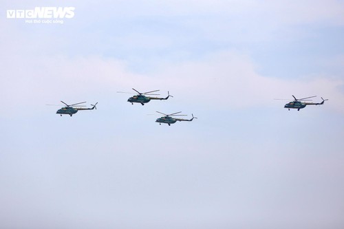 Phi đội trực thăng tập luyện, sẵn sàng cho Lễ kỷ niệm 50 năm Giải phóng Miền Nam - ảnh 14
