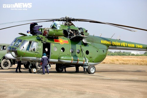 Phi đội trực thăng tập luyện, sẵn sàng cho Lễ kỷ niệm 50 năm Giải phóng Miền Nam - ảnh 3