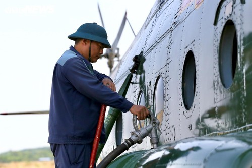 Phi đội trực thăng tập luyện, sẵn sàng cho Lễ kỷ niệm 50 năm Giải phóng Miền Nam - ảnh 4