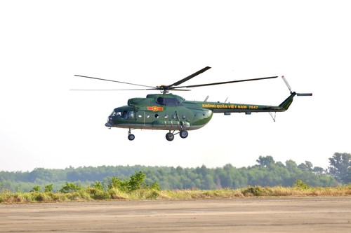 Phi đội trực thăng tập luyện, sẵn sàng cho Lễ kỷ niệm 50 năm Giải phóng Miền Nam - ảnh 8