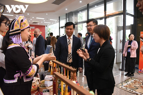 Ra mắt bộ phim tài liệu “Con đường phát triển” do VOV và Đài PT-TH Quảng Tây sản xuất - ảnh 15