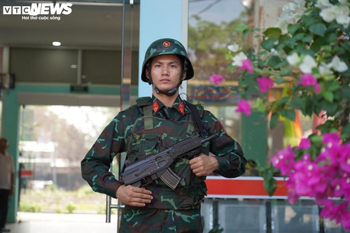 Người Đồng Nai đón chuyến tàu đặc biệt chở đoàn diễu binh, diễu hành vào miền Nam - ảnh 6