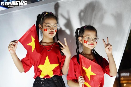 Tòa nhà UBND TP.HCM biến thành bức tranh ánh sáng - ảnh 3