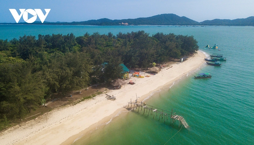 Điểm danh các bãi biển hấp dẫn nhất mùa hè ở Quảng Ninh - ảnh 5