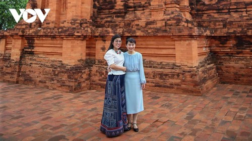 Phu nhân Thủ tướng Việt Nam và Nhật Bản thăm Làng Văn hóa Du lịch các dân tộc Việt Nam - ảnh 18