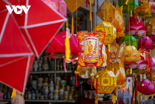 Huế trang hoàng rực rỡ chào đón lễ Phật Đản - ảnh 11