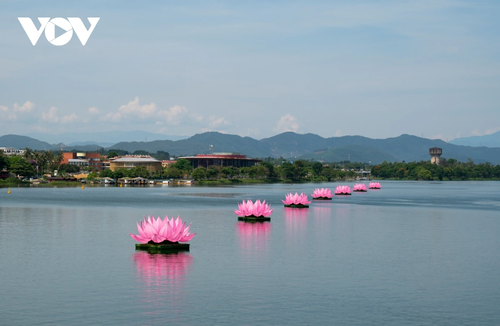 Huế trang hoàng rực rỡ chào đón lễ Phật Đản - ảnh 12