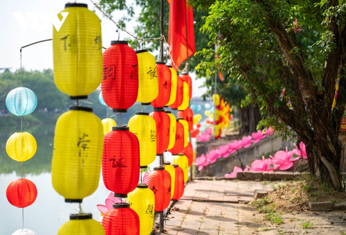 Huế trang hoàng rực rỡ chào đón lễ Phật Đản - ảnh 2